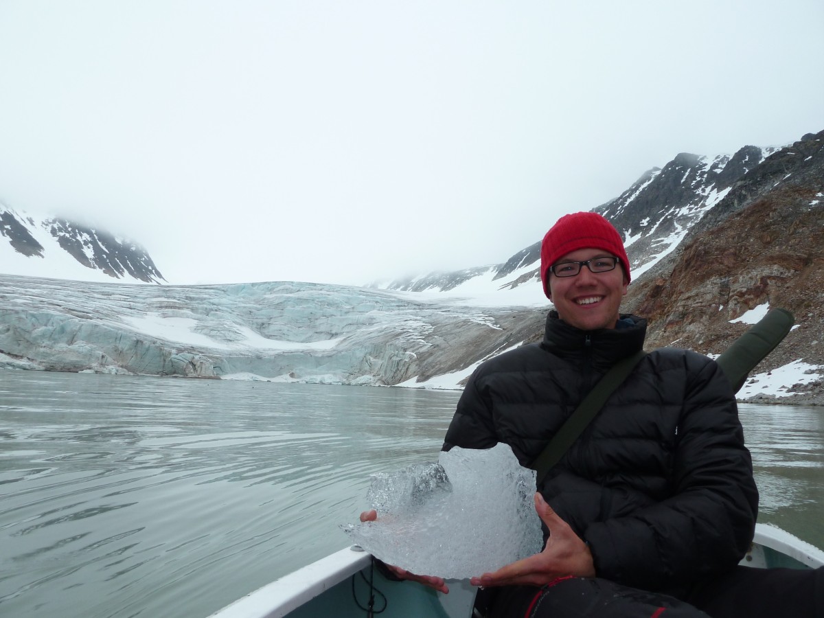 Ice chunk from Holmiabreen for aperitif...