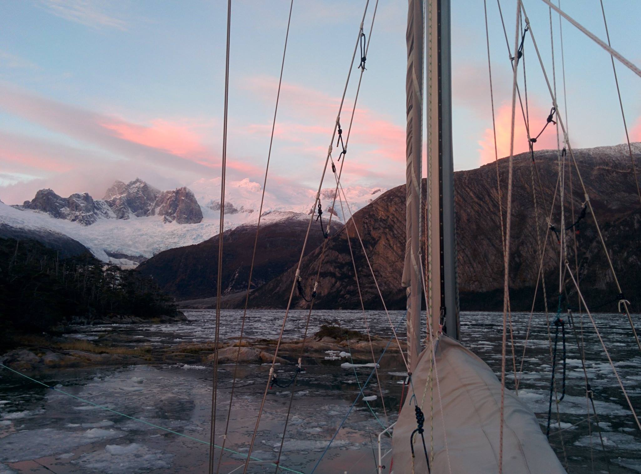 Caleta Beaulieu, vue sur le glacier Romanche