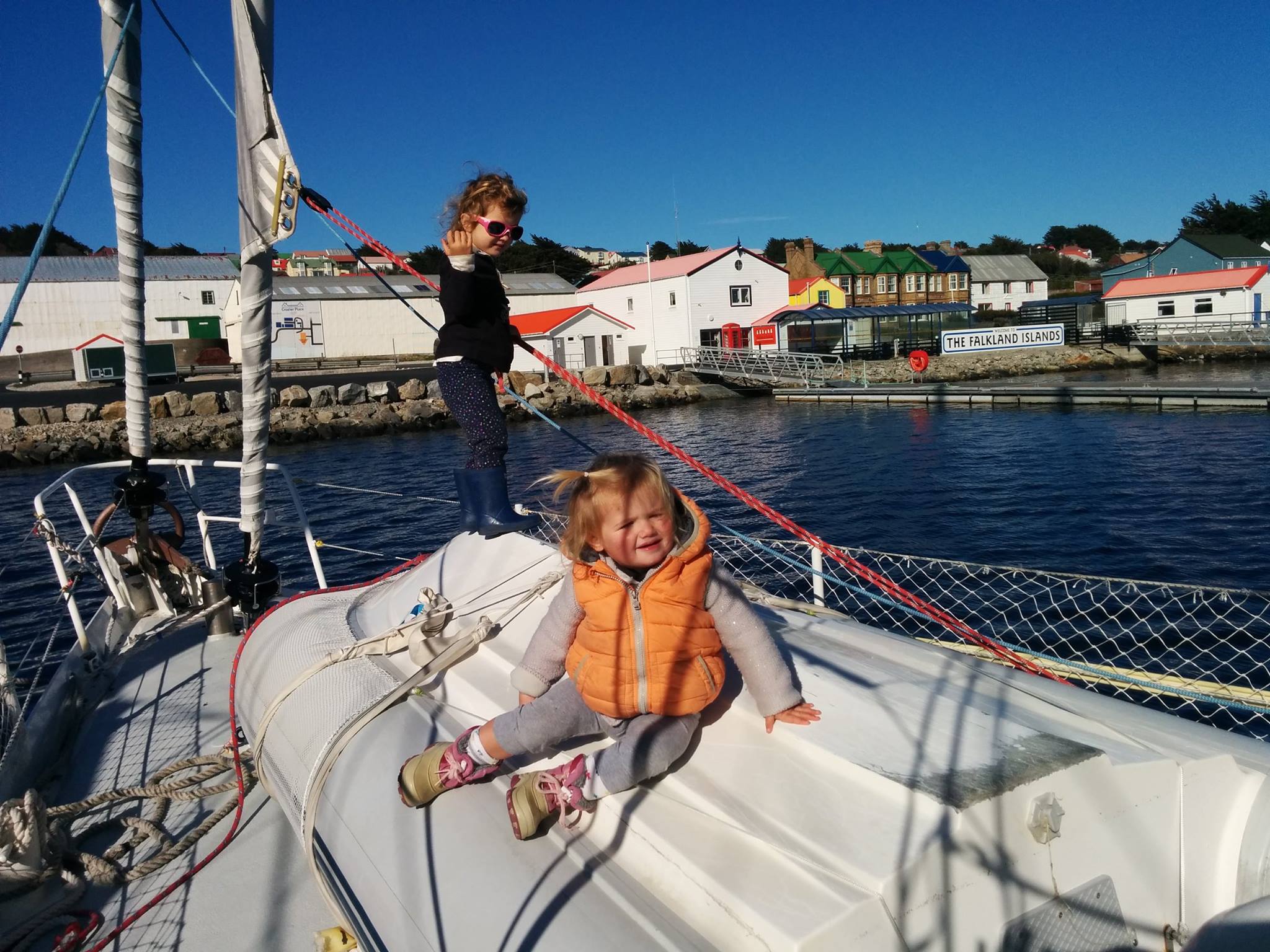 Devant le port