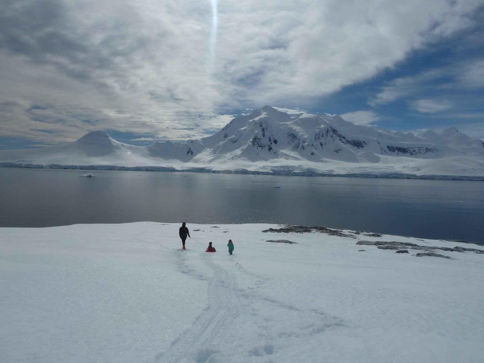 Dorian bay, Mount Français in the background, on Anvers Island, 2821m