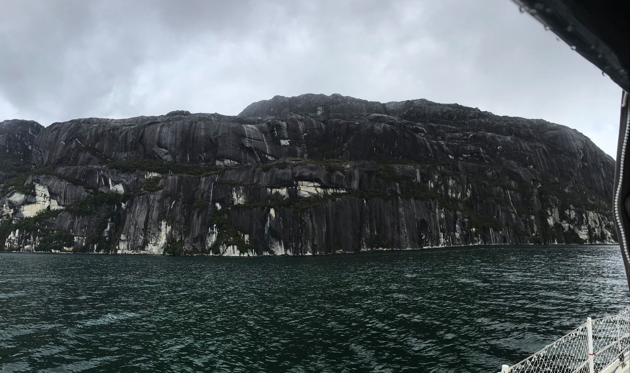 Icy Channel, the cliffs of Saumarez Island