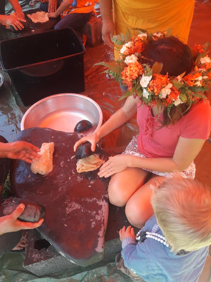 Preparing popoi, fermented taro paste