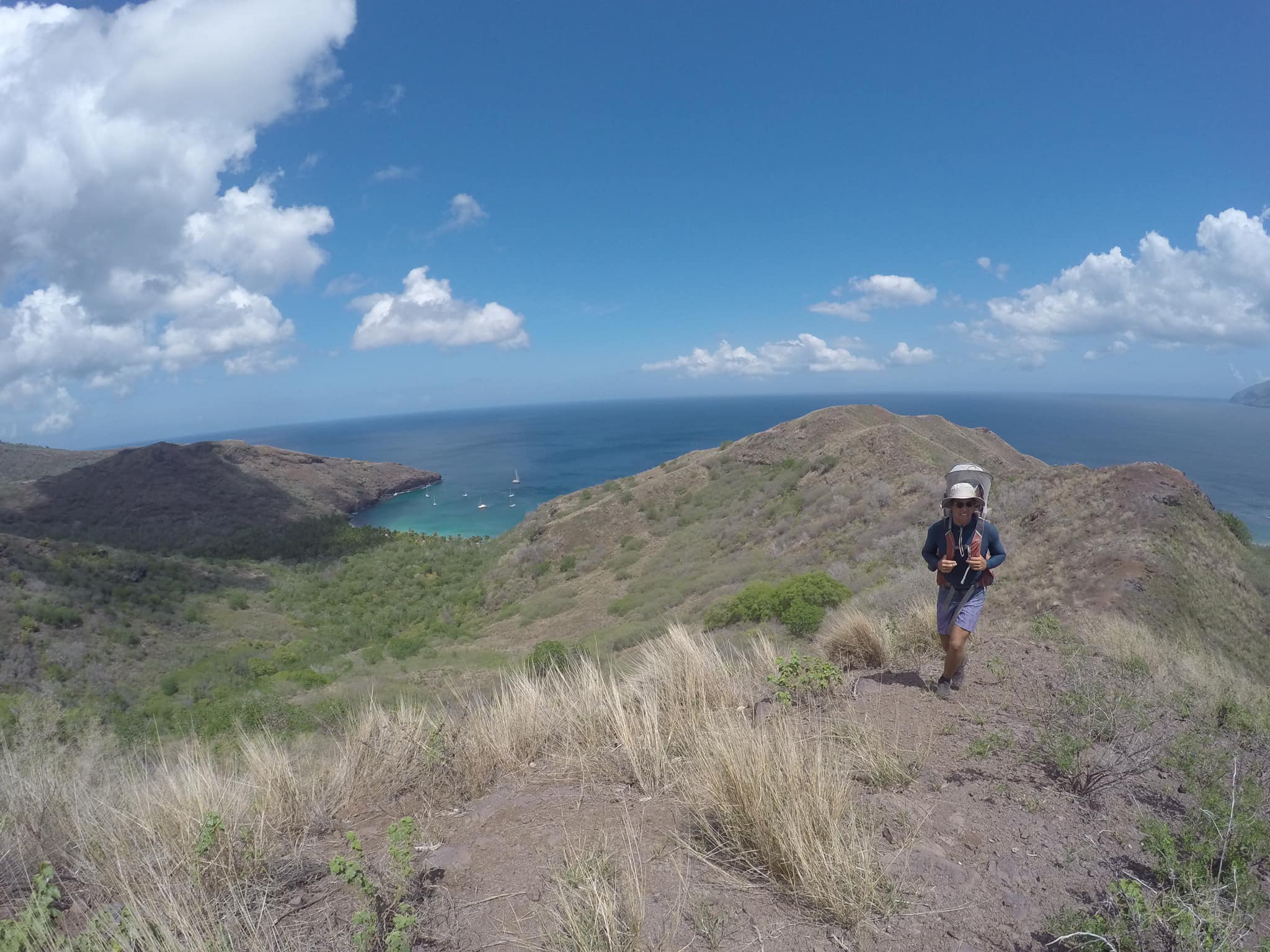 Rando sur les hauteurs de la plage d’Hanamoenoa, Tahuata