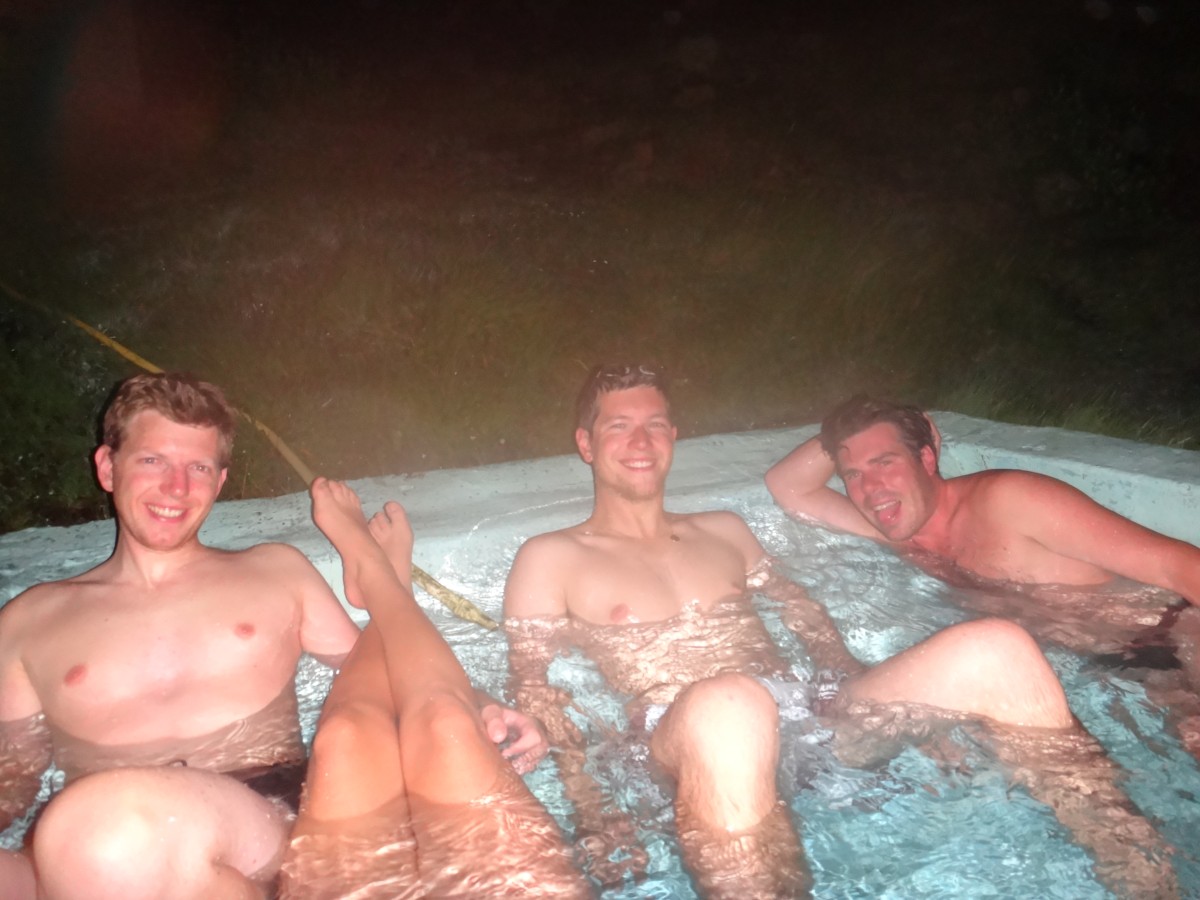 "Hot pot" by night à Pollurin