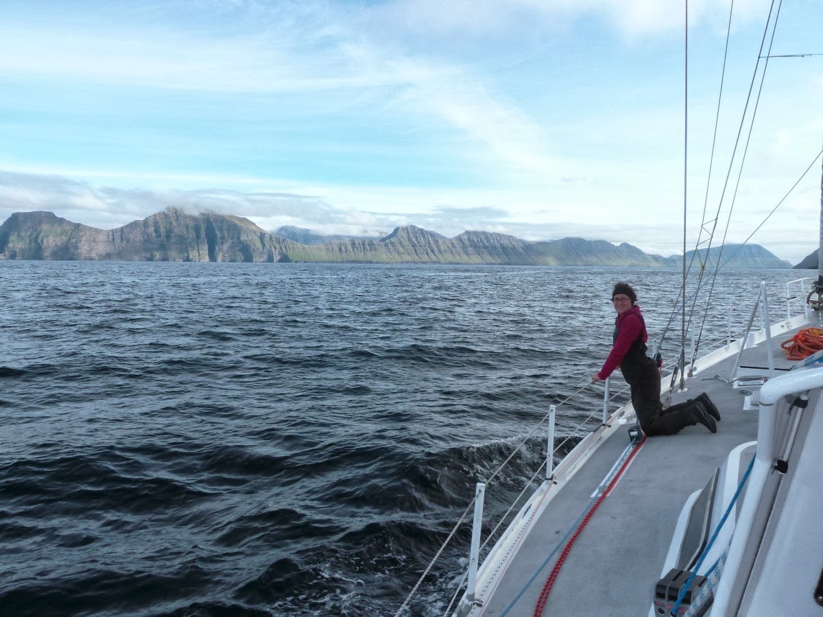 Perrine devant l'île de Kalsoy, Djupini