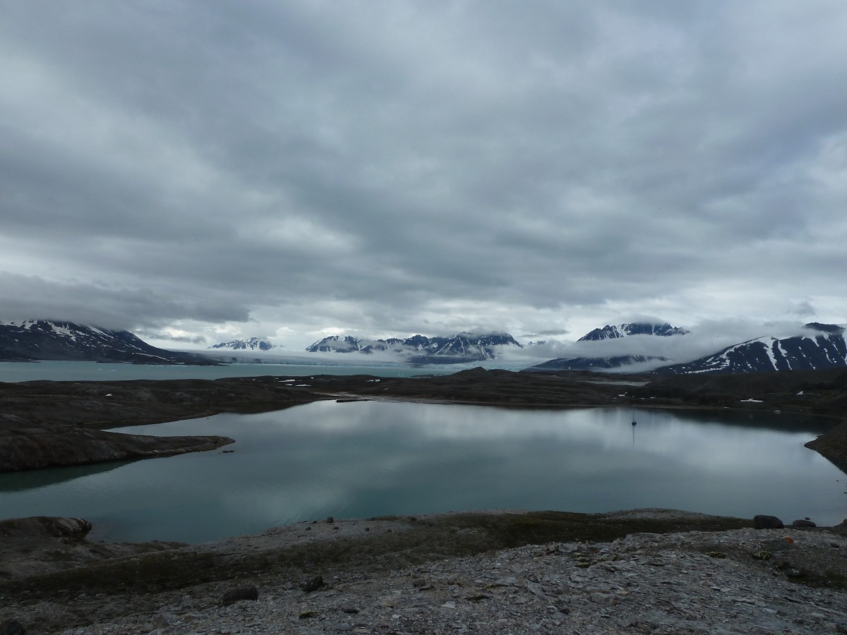 Mouillage d'Hornbaekpollen, Monacobreen en arrière-plan