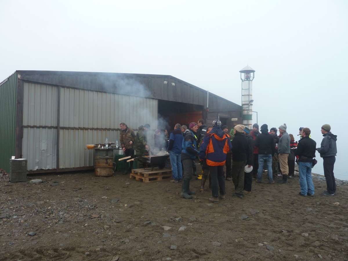 Barbecue à la station polonaise d'Isbjornhamna