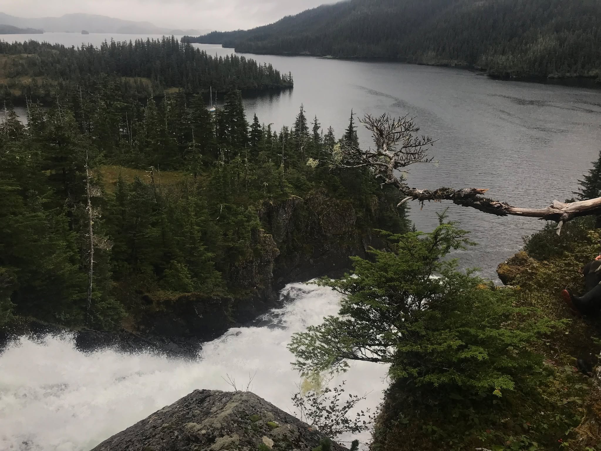 Cascade bay, en haut de la chute d'eau