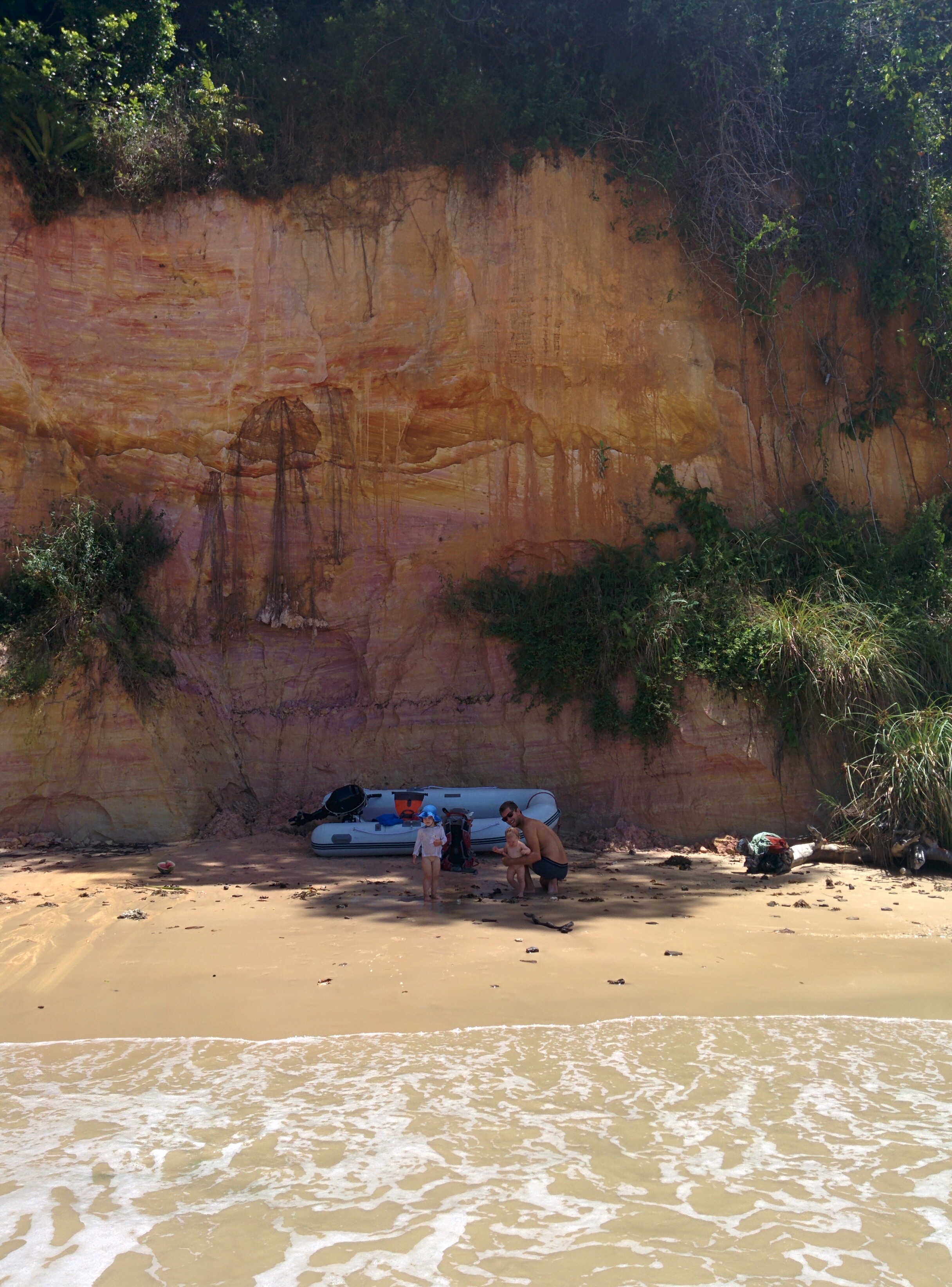La plage sous les falaises de glaise