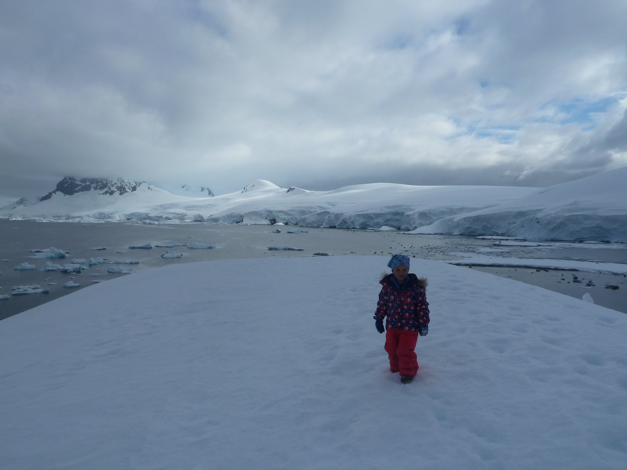 En haut de Portal Point avec la baie de Charlotte et ses icebergs