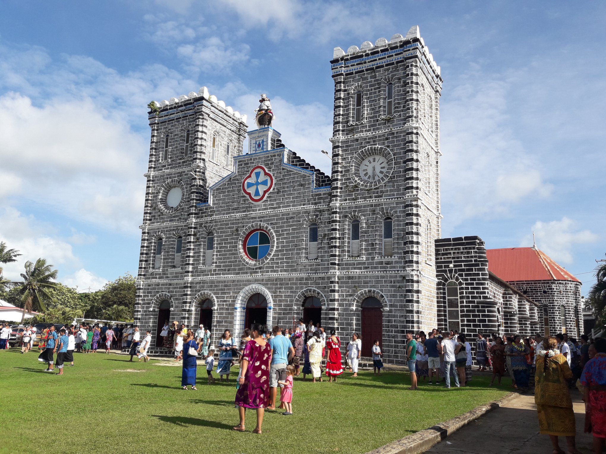 Sortie de la messe à la cathédrale Notre Dame de l'Assomption