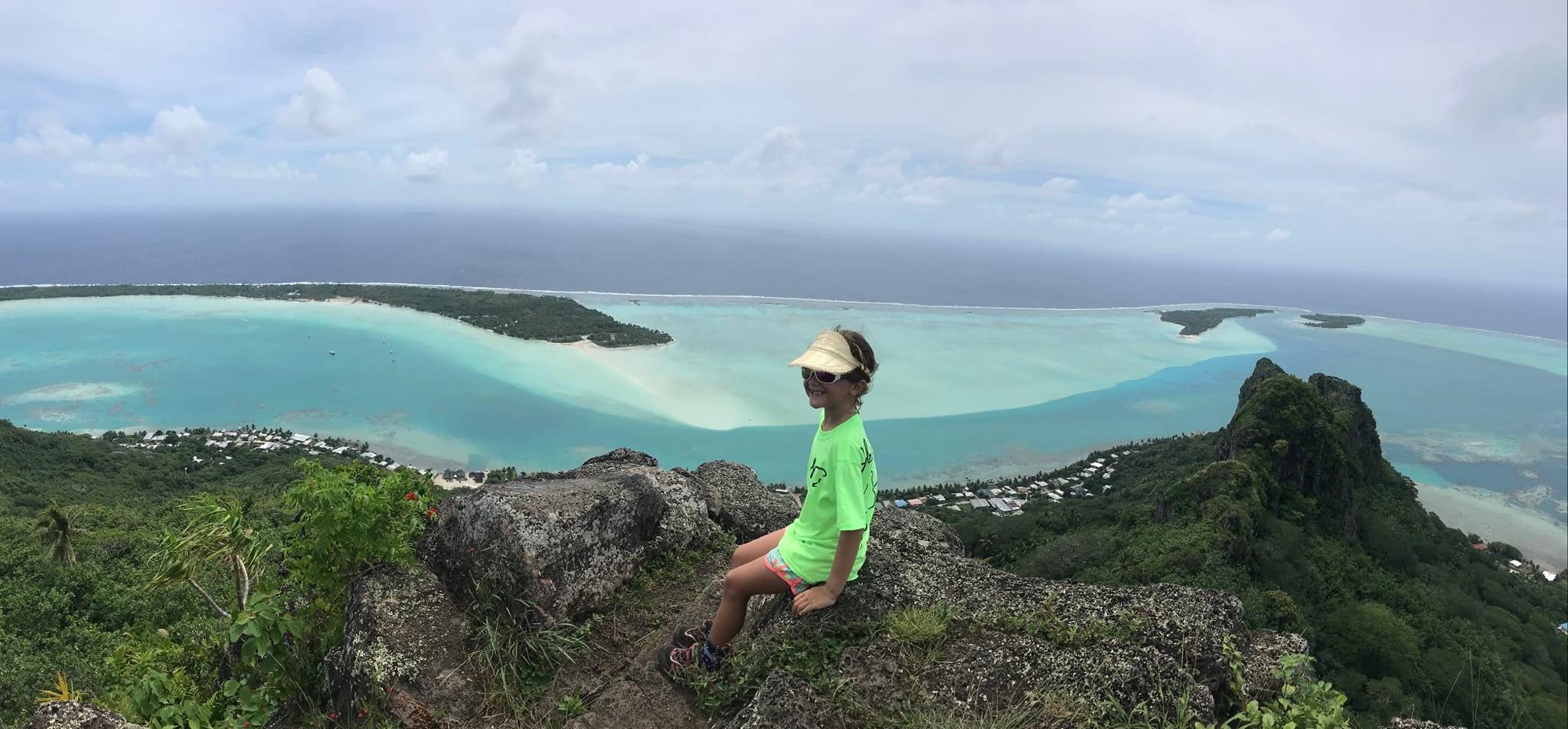 En haut du mont Teurafaatiu, Maupiti