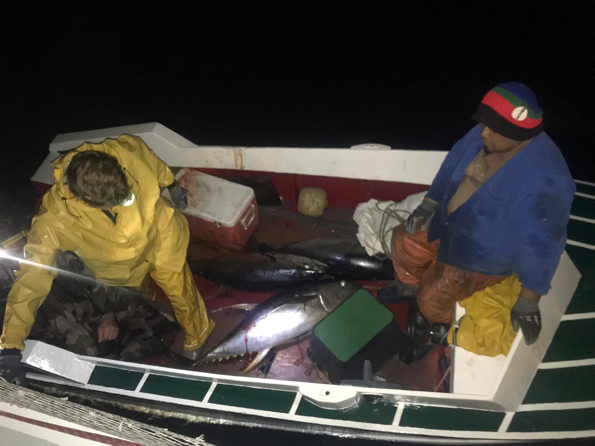 Damien rentre de la pêche avec Gilles, Hapatoni Tahuata