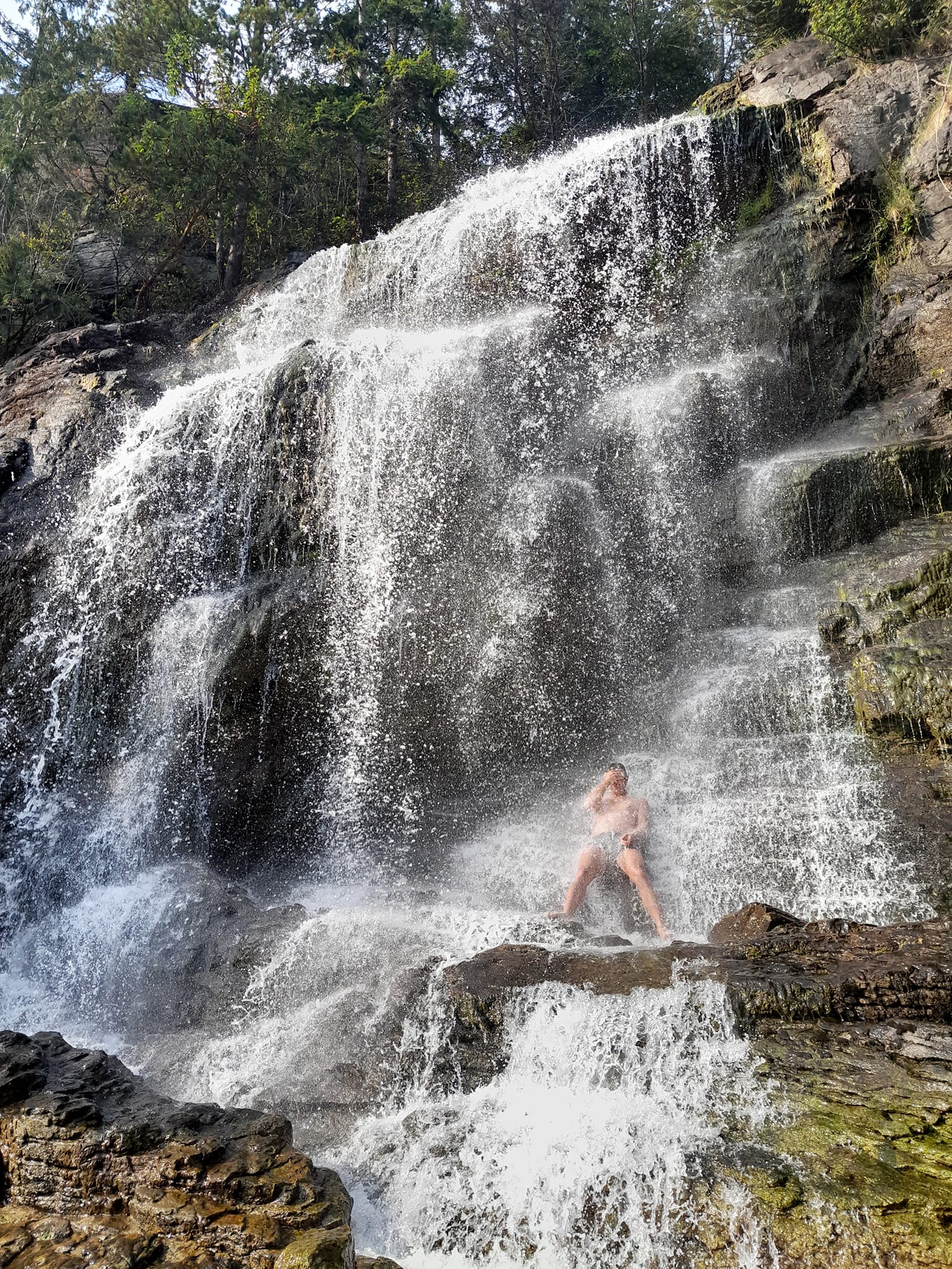 Douche à la.cascade, Teakern arm