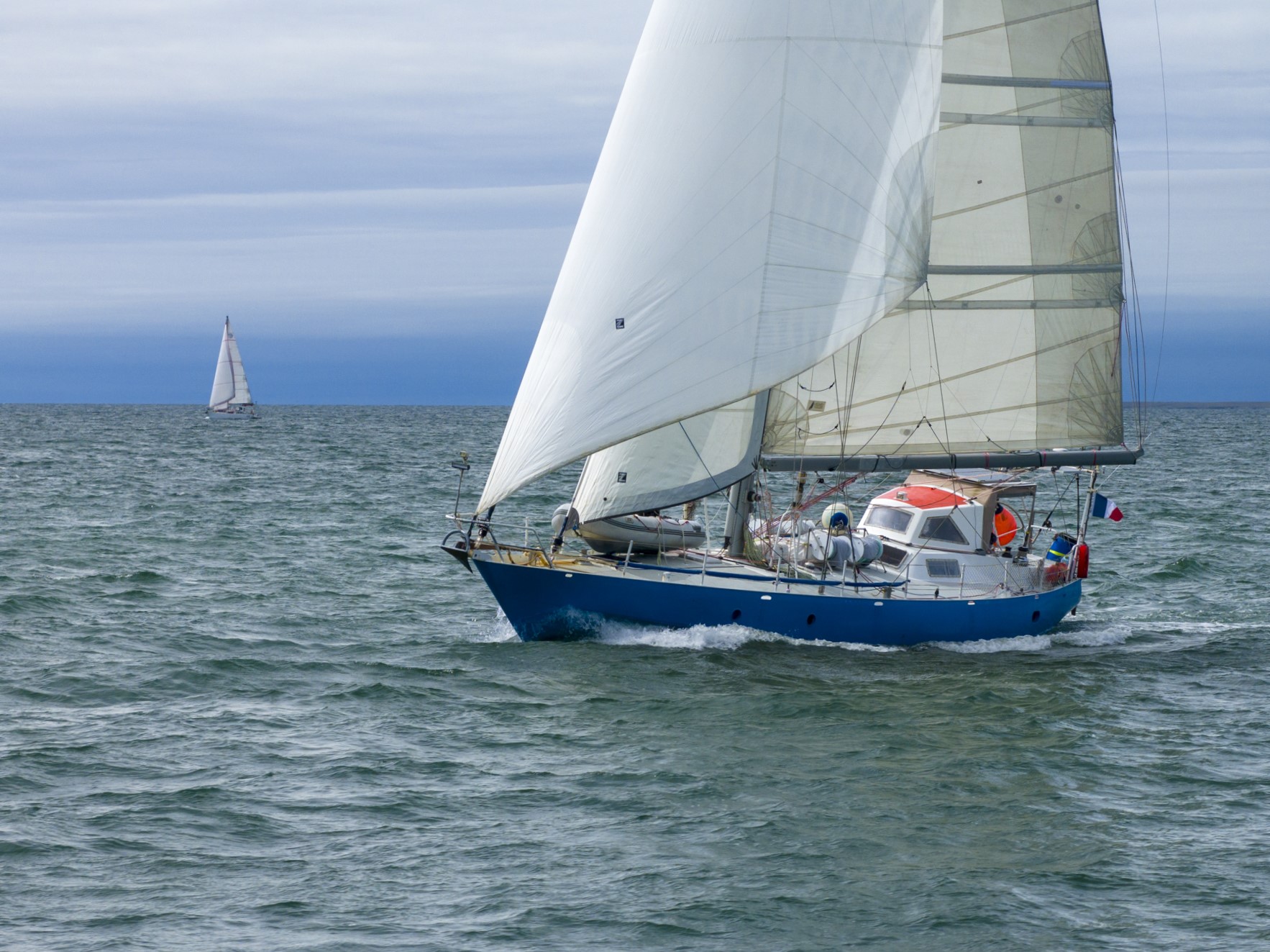 Libertaire et Lumi sous voile, photo @[100063928514030:2048:Alluring Arctic]